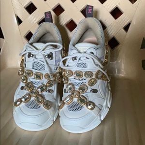 This is a Gucci flashtrek sneakers with straps